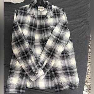 Northeast Outfitters - Gray/Black and White Flannel - Perfect for Fall!